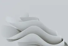 Superfici bianche curve che si piegano e si sovrappongono in onde morbide, come fogli in movimento